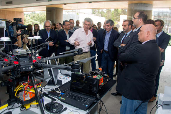 Imagen destacada de (El Presidente del Gobierno de Canarias visita las instalaciones del IUMA)