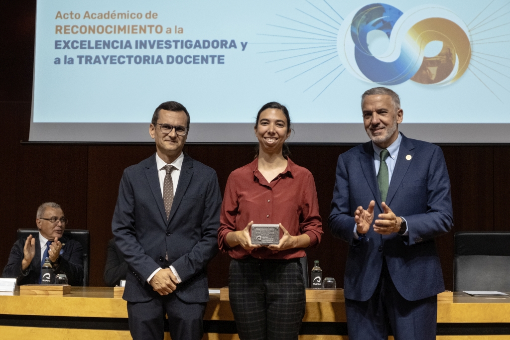 Raquel León, premio excelencia joven investigadora
