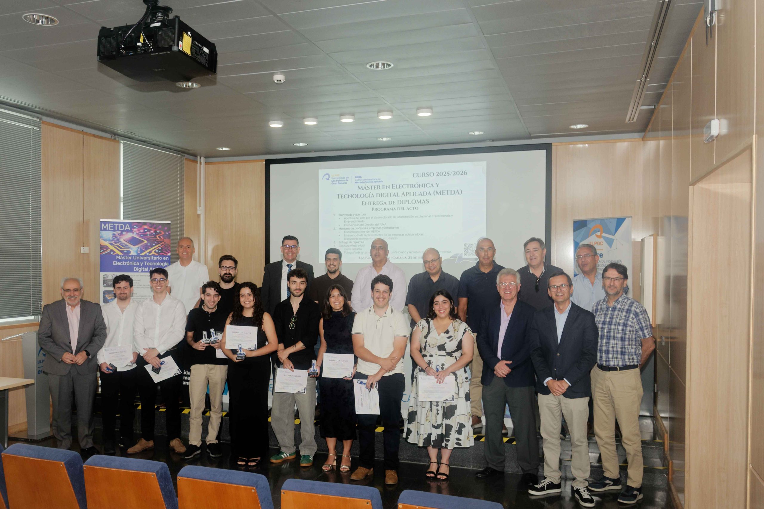 Imagen destacada de (Acto de entrega de diplomas de la primera promoción del Máster Dual en Electrónica y Tecnología Digital Aplicada)